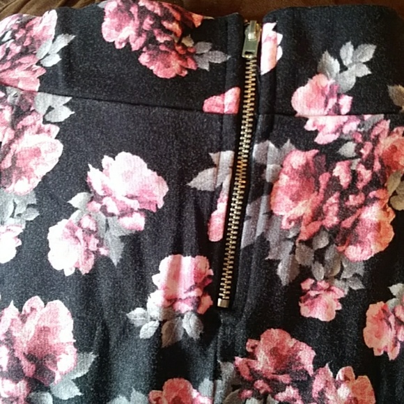 Divided by H&M super cute midi skirt - Picture 2 of 3